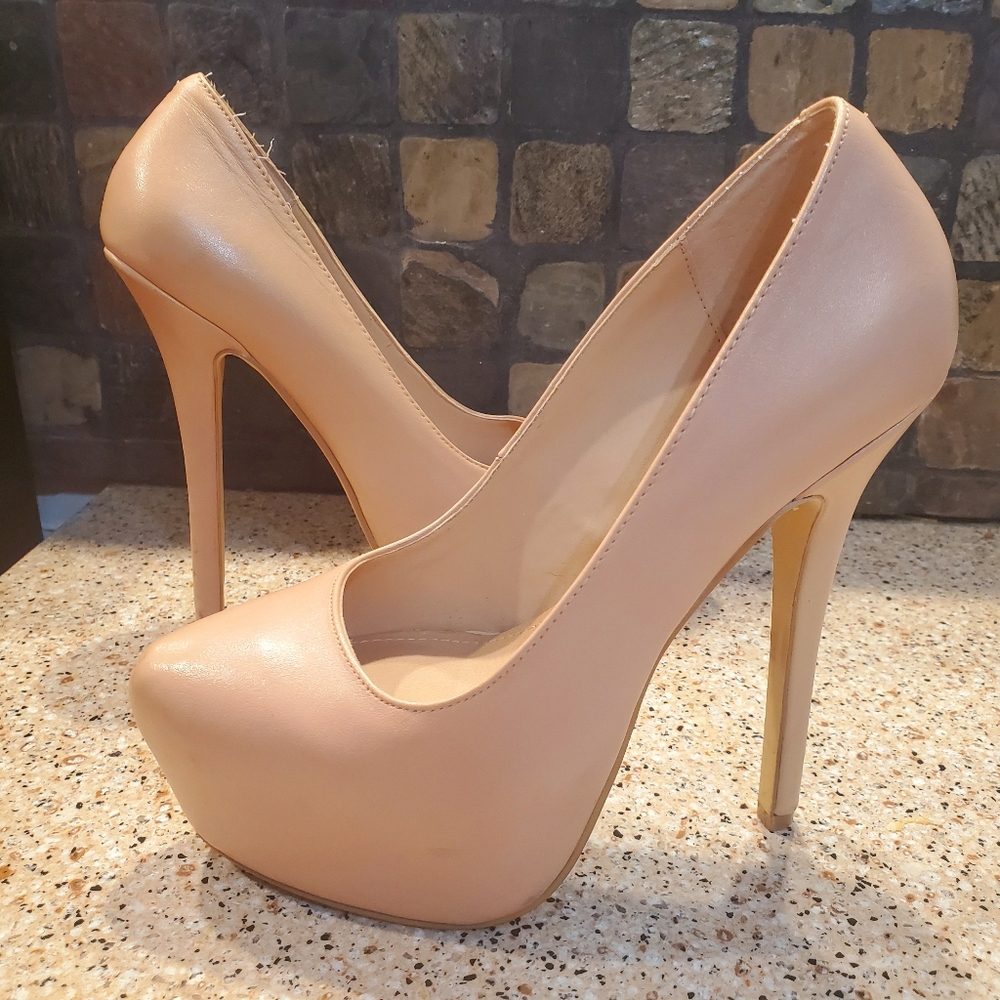 Steve Madden Dejavu Nude Pumps